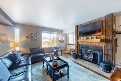 Image de Lovely Townhome Near Keystone with Free WiFi, Wood-Burning Fireplace, and Deck