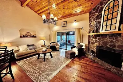 Image de Charming 2br Chalet! Forest Views in Gatlinburg!