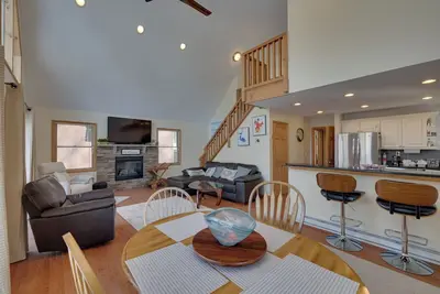 Image de Large Deck + Resort Amenities: Lake Ariel Retreat