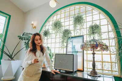 Image de apartment with game console + big screen, chill garden