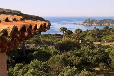Image de St Tropez, vue inouïe mer & forêts, parc 1 hect, 8 chambres, piscine 20 mètres