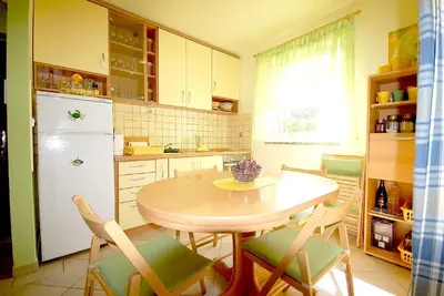 Image de Appartement de vacances Malinska pour 1 - 4 personnes avec 2 chambres à coucher - Appartement de vac