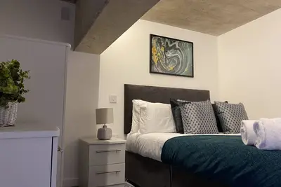 Image de Unique 1 Bed Duplex Apt- West Bromwich