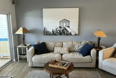 Image de Brand New Hardwood Floors! Beautiful views, walk to Strip, shopping and fun!