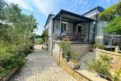 Image de Appartement de vacances Jadranovo pour 1 - 7 personnes avec 3 chambres à coucher - Appartement de va