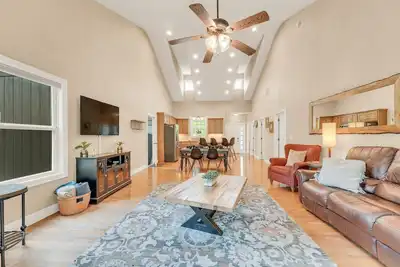 Image de Cozy Family Ranch Home, Clean and Great Location! 2 Pools, Splash Pad, & Gym!