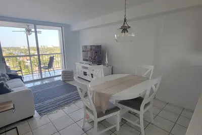 Image de cozy apartment, walk to the beach!