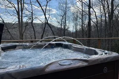 Image de Wonderful cabin tucked in the woods /w Hot tub