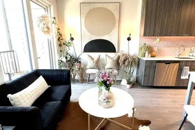 Luxury Urban Oasis Rooftop Monument + City Views - minutes from Dc