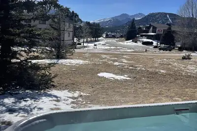 Image de Spacious Family Getaway, King Beds, Hot Tub, Rmnp