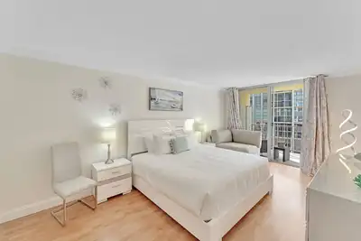 Image de Spacious Condo, 5minutes from Beach
