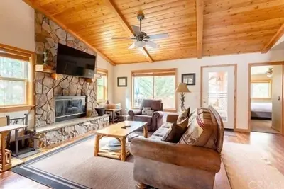 Image de Big Bear Lake Retreat | Pool table | Mountain view