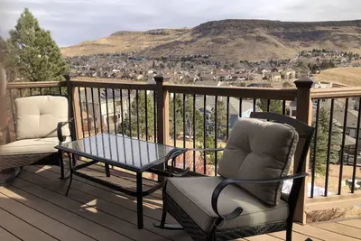 Image de Enjoy stunning views in this large, 5 bedroom house with an unbeatable location!