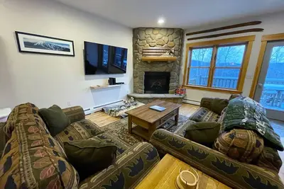 Image de Dog Friendly SugarloafCondo- Ski, Snowboard, Golf or Hike!