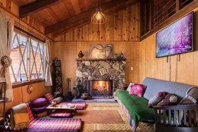 Image de Tibetan Theme Cozy Cabin Minutes 2 Slopes + Hot Tub - Big Bear Lake