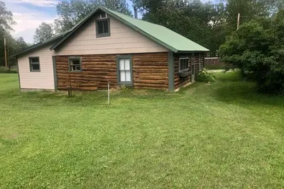 Image de Cabin in the foothills of the Beartooth Mountain Range