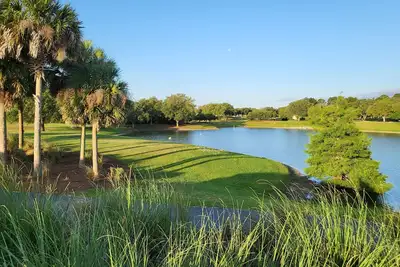 Image de Spectacular water and golf course views