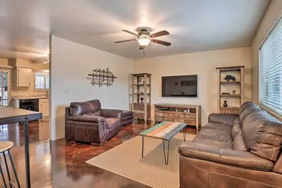 Image de Sunny Tucson Abode w/ Fire Pit 9 Mi to U of A