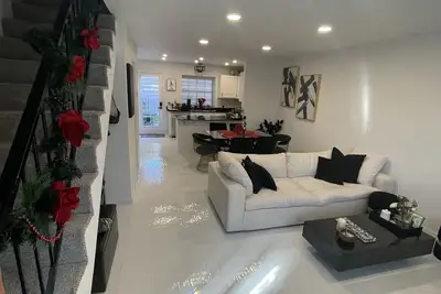 Image de Gorgeous townhouse 5 mins from Waste Management, Scottsdale quarter and Kierland