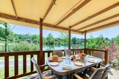 Image de Mobil-Home Premium 4 Pièces 6/8 Personnes Côté Etang + Tv