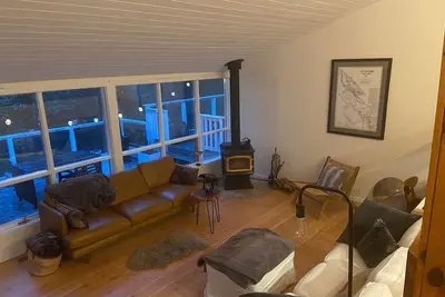 Image de Country House on Salt Spring Island near lake