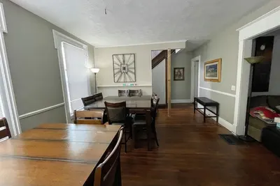 Image de 3 Miles to Downtown 3 Bedrooms 2 Full Baths. Kitchen, Dining & Gathering areas.
