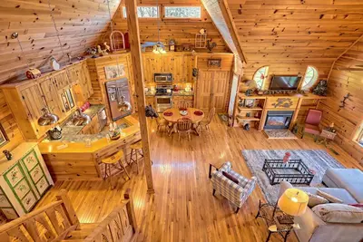 Image de Upscale cabin in the north Ga. mountains on a peaceful pond. Pet friendly!