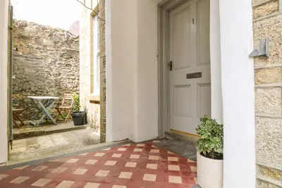 1 Regents Mews, pet friendly, character holiday cottage in Penzance