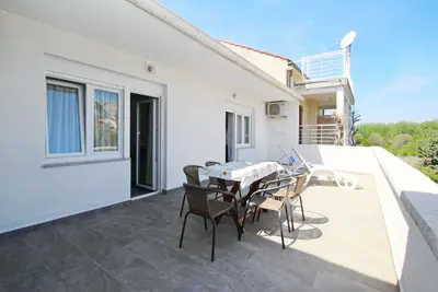 Image de Appartement de deux chambres avec la terrasse Baska, Krk (A-19215-c)
