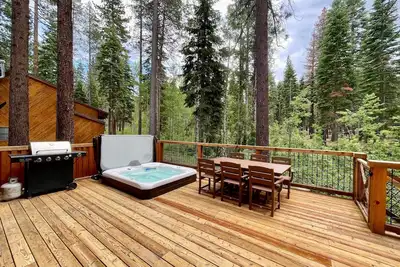 Image de Snowbird Retreat at Northstar - 4br w/ Hot Tub, Free Ski Shuttle, Hoa Amenities
