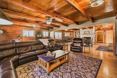 Image de Dog-Friendly Kings Beach Log Cabin w/ Hot Tub!
