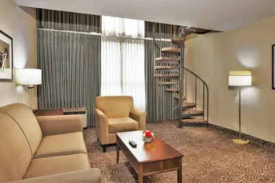 Image de Fantastic location! Close to Shopping Malls & Best Restaurants! Parking, Pool
