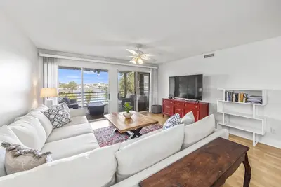 Image de Walk to FloraBama | 2 Pools | 2 Boat Docks w/Slips | My Beach Getaways