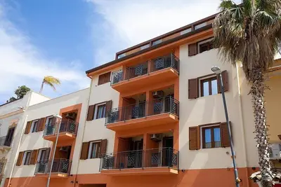 Image de Casa Marinara I: A modern and graceful apartment situated at a short distance from the beach, with Free Wi-Fi.
