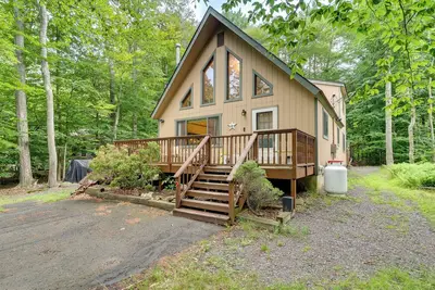 Image de Lake Access & Decks: Pet-Friendly Poconos Cabin!