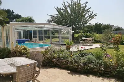 Image de Maison tout confort avec piscine pour 8 personnes proche de tout