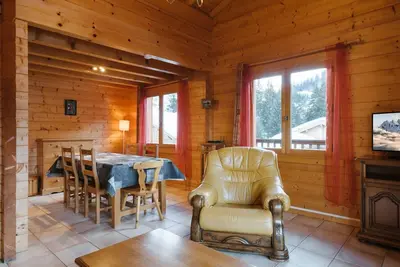Image de Chalet Mitoyen à La Clusaz, Idéal Famille, 6 Voyageurs, 3 Chambres, Proche Pistes