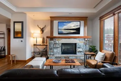 Image de Book a Summer Visit Today! Slopeside Condo in The Village at Northstar with Lodge Amenities