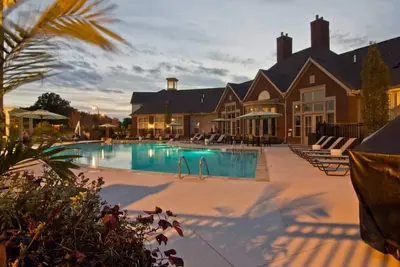Image de Spotless Monthly 2br | Top Floor + Pool + Parking
