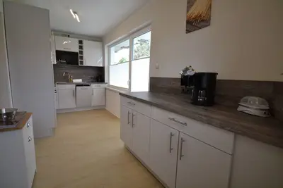 Image de Renovated vacation apartment for 6 adults and 1 child with sea view in beach and