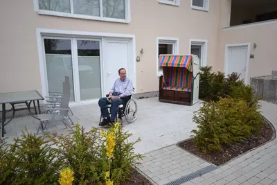 Image de Wheelchair-accessible apartment near the beach and harbor, extra-wide parking space
