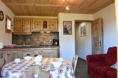 Image de 100m des commerces, 2ème étage, télévision, casier à ski, 42m², Méribel