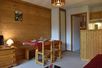 Image de 100m du centre station, 2ème étage, vue montagne, balcon, 24m², Méribel