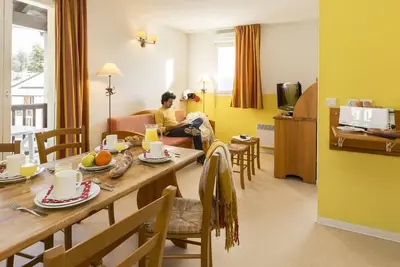Image de Wifi, piscine, terrasse, balcon, parking, télévision, casier à ski, 26-30m², Font Romeu