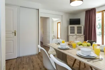 Image de Wifi, 250m des commerces, piscine, terrasse, parking, télévision, casier à ski, 56m²