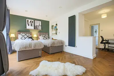 Image de Grace House • City Centre Location • Driveway Parking, Pool Table and Sky Tv
