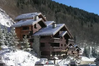 Image de 150m des commerces, 3ème étage, balcon, télévision, casier à ski, 65m², Méribel