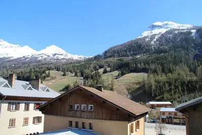 Image de Wifi, à 300m des pistes de ski, 2ème étage, vue montagne, balcon, parking, télévision, casier à ski