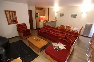 Image de 100m du centre station, étage -1, vue pistes de ski, balcon, cheminée ou poêle à bois, télévision