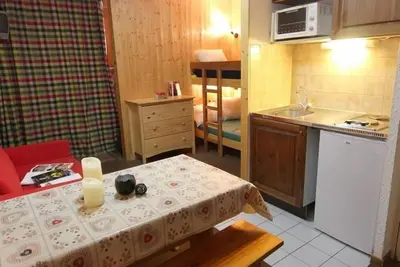 Image de 100m du centre station, 1er étage, balcon, télévision, casier à ski, 24m², Val Thorens